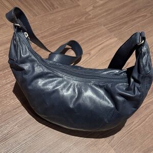 M0851  Leather messenger crossbody Bag